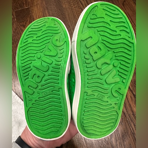Native Shoes - Picture 3 of 4